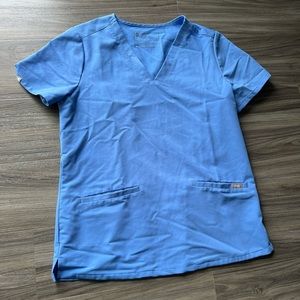 FIGS 3 POCKET SCRUB TOP- CEIL BLUE